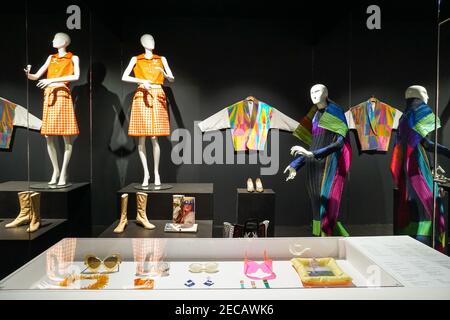 Arte & Diseño Museo del Atomium, Museo del Diseño en Bruselas, Bélgica Foto de stock