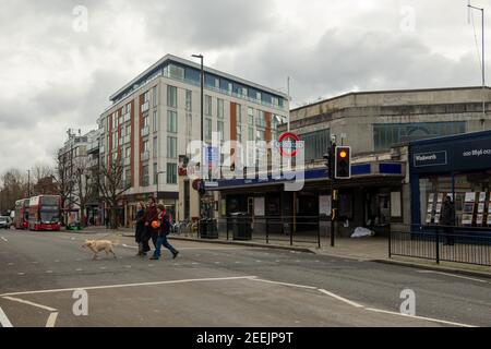 Estación de metro de Londres-Ealing Common en el oeste de Londres
