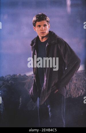 https://l450v.alamy.com/450ves/2ehb4c5/ee-uu-marc-blucas-en-la-serie-de-television-c-wb-television-network-united-paramount-network-buffy-the-vampire-slayer-1997-2003-trama-una-joven-destinada-a-matar-vampiros-demonios-y-otras-criaturas-infernales-trata-con-su-vida-luchando-contra-el-mal-con-la-ayuda-de-sus-amigos-ref-lmk110-j6921-17221-suministrado-por-lmkmedia-solo-editorial-landmark-media-no-es-el-propietario-de-los-derechos-de-autor-de-estas-peliculas-o-imagenes-fijas-de-television-pero-ofrece-un-servicio-solo-para-los-medios-reconocidos-pictures-lmkmedia-com-2ehb4c5.jpg