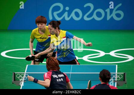 Yang Ha Eun Equipo De Corea Compitiendo En Los Juegos Olimpicos De La Juventud En Singapur 2010 Tenis De Mesa Equipo Mixto Final Fotografia De Stock Alamy