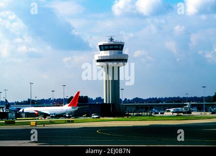 Aeropuerto de Gatwick London England Air Traffic Control Center Foto de stock