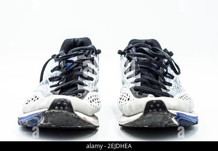 Récord: por qué estos zapatos viejos y usados costaron $560,000 - La Neta  Neta