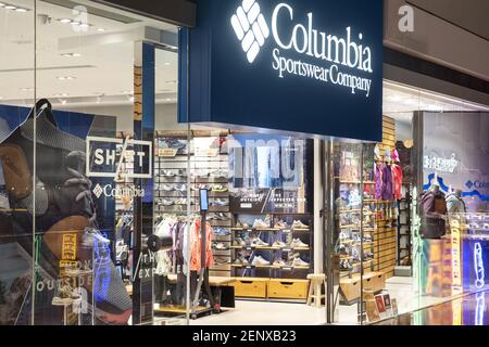 La Marca americana de ropa deportiva Columbia tienda en Hong Kong. (Foto de Budrul Chukrut / SOPA Images/Sipa USA Fotografía de stock - Alamy