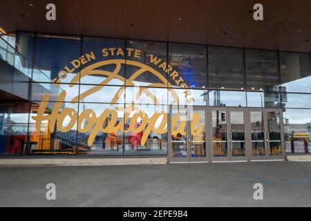 Cenagal biología Fahrenheit Tienda Hooptopia en Chase Center, la nueva sede del equipo de baloncesto de  la NBA Golden State Warriors en el barrio Mission Bay de San Francisco,  California, 5 de diciembre de 2019