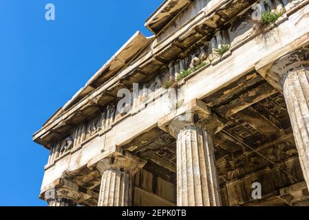 Templo de Hephaestus en Agora, Atenas, Grecia. Es un punto de referencia de Atenas. Detalle de arquitectura antigua, edificio griego antiguo, monumento clásico en el cielo