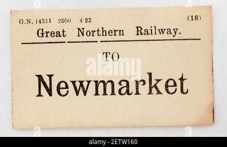 Antigua GNR etiqueta de equipaje de ferrocarril a Newmarket Foto de stock