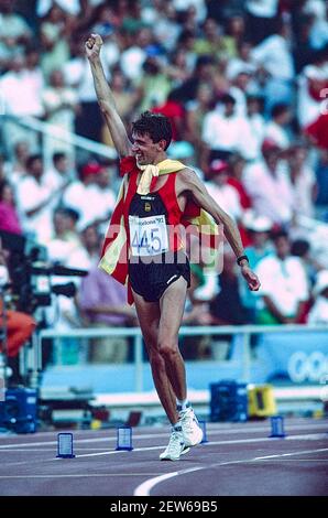 Daniel Plaza (ESP) gana la medalla de oro en la caminata de 20 kilómetros para hombres en los Juegos Olímpicos de Verano de 1992. Foto de stock