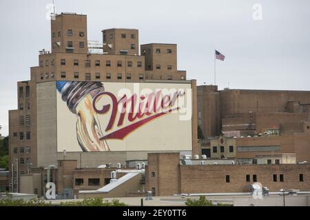 La cervecería MillerCoors en Milwaukee, Wisconsin el 12 de agosto de 2014. MillerCoors es una empresa conjunta entre SABMiller, la empresa matriz de Miller Brewing Company y Molson Coors Brewing Company. Crédito de la foto: Kristoffer Tripplaar/ Sipa USA