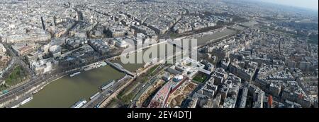 Alrededores de Francia - Vistas panorámicas de París - Río Sena, vistas desde la Torre Eiffel Foto de stock