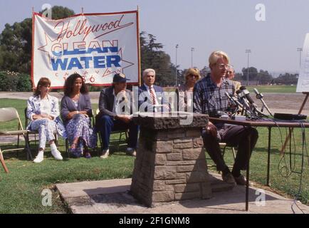 Ed Begley Jr en la caravana de agua limpia de Hollywood California