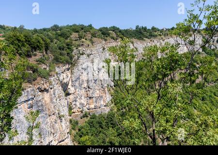 Vista increíble de la montaña Stara Planina cerca del pueblo de Zasele, Bulgaria Foto de stock