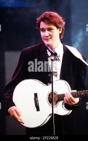 Prominenz auf der IFA en Berlín, Deutschland 1989, hier: Irischer Sänger und Komponist Johnny Logan Foto de stock