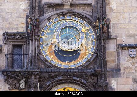 Geografía / viajes, República Checa, Bohemia, reloj astronómico en la torre del ayuntamiento, Plaza de la Ciudad Vieja, casco antiguo, Praga, República Checa, Libertad de Panorama Foto de stock