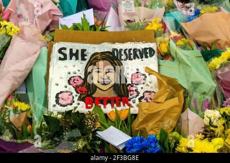 Londres, Reino Unido. 16th de marzo de 2021. Homenaje a Sarah Everard en el quiosco de música Clapham Common. Crédito: JOHNNY ARMSTEAD/Alamy Live News