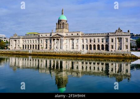 República de Irlanda; Dublín, la Casa personalizada, un edificio neoclásico del siglo 18th diseñado por James Gandon