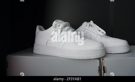 Zapatillas Nike Air Force 1 Low firmadas por Virgil Abloh en