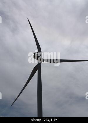 La Compagnie du vent aerogeneradores en la Francia rural Foto de stock