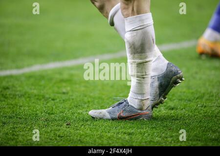 Sorprendido cura beneficioso Bucarest, Rumania - 19 de marzo de 2021: Detalles con botas de fútbol de  Nike en un jugador durante un partido Fotografía de stock - Alamy
