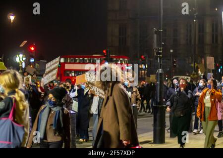 WESTMINSTER, LONDRES, INGLATERRA- 16 de marzo de 2021: Los manifestantes en la protesta DE MATAR EL PROYECTO de LEY en Londres Foto de stock