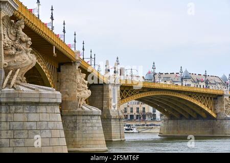 Puente Margaret (Margit) en Budapest, Hungría Foto de stock