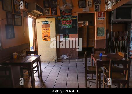 Salón del bar la Bohemia en Hermosillo, Sonora, México. Cantina (Foto por  Luis Gutiérrez / Norte Foto)