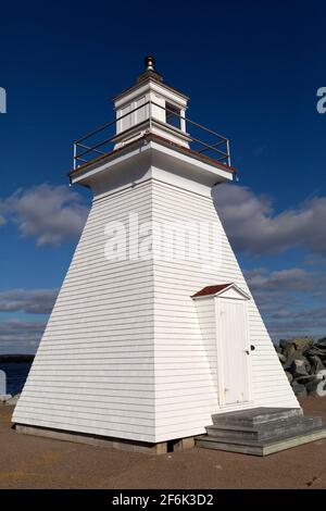 Medway Head Light, también conocido como Port Medway Lighthouse, en Nueva Escocia, Canadá. Un faro se encuentra en Medway Head desde 1851. Foto de stock
