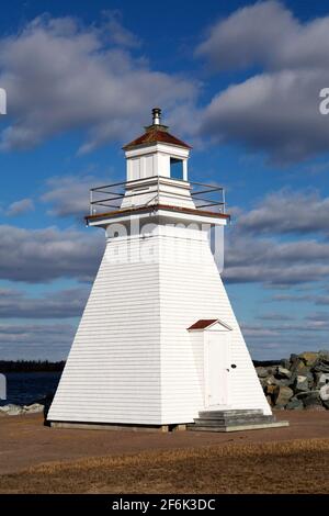 Medway Head Light, también conocido como Port Medway Lighthouse, en Nueva Escocia, Canadá. Un faro se encuentra en Medway Head desde 1851. Foto de stock