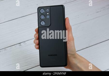 Samsung s21 plus fotografías e imágenes de alta resolución - Alamy