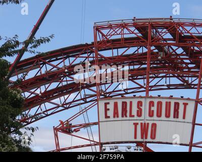 Demoliendo el dos centro de exposiciones de Earl's Court en Londres, Reino Unido