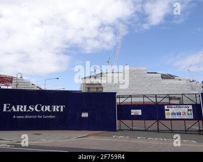 Demoliendo el dos centro de exposiciones de Earl's Court en Londres, Reino Unido