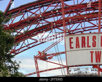 Demoliendo el dos centro de exposiciones de Earl's Court en Londres, Reino Unido