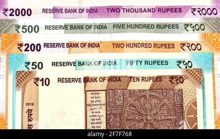 Nueva moneda India de 2000, 500, 200, 50 y 10 rupias Foto de stock