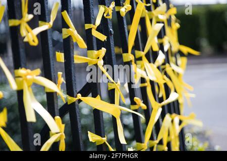 Cintas amarillas para el Día Nacional de Reflexión para las Muertes De Covid-19 Foto de stock