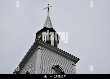White Steeple de la Iglesia Anglicana de San Juan en Nueva Escocia, Canadá, establecida en 1793 por colonos Foto de stock
