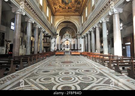 Italia, Roma, Trastevere, Iglesia de San Crisogono Foto de stock