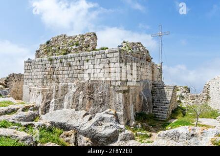 Torre principal en la ciudadela de Smar Jbeil, antiguo castillo de los cruzados en la ruina, Líbano Foto de stock