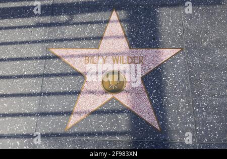 Hollywood, California, EE.UU. 14th de abril de 2021 Una visión general de la atmósfera del director Billy Wilder's Star en el Paseo de la Fama de Hollywood el 14 de abril de 2021 en Hollywood, California, EE.UU. Foto por Barry King/Alamy Foto de Stock Foto de stock