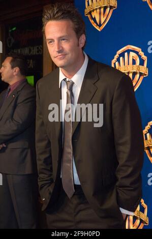 El actor Matthew Perry asiste a las llegadas para la Fiesta de Televisión Warner Bros. De Primetime Emmy 58th en Cicada el 28 de agosto de 2006 en Los Angeles, California. Foto de stock