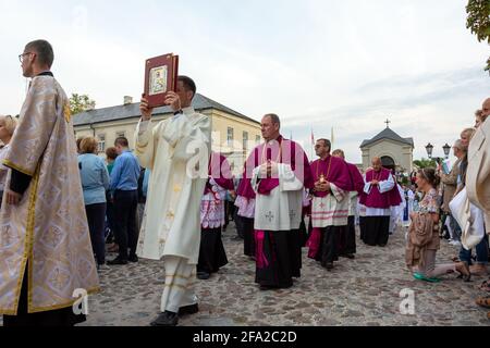 Chelm, Lubelskie, Polonia - 07 de septiembre de 2019: Indulgencia festiva con la participación del obispo Jozef Wrobel y los muchos fieles Foto de stock