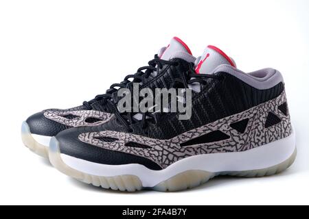 Zapatillas de lona con combinación de colores de cemento negro bajo Nike  Air Jordan XI IE aislado sobre blanco Fotografía de stock - Alamy