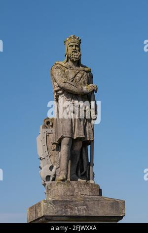 Robert la estatua de Bruce fuera del Castillo Stirling, Stirling, Escocia, Reino Unido