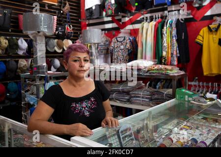Josefina Góngora Sánchez, de 53 años, retrató en su tienda de ropa en  Escárcega, estado de Campeche, México, el 1 de marzo de 2021. Está  liderando la oposición a la ruta del