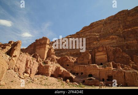 Tumba de Unayshu en el sitio arqueológico de Petra