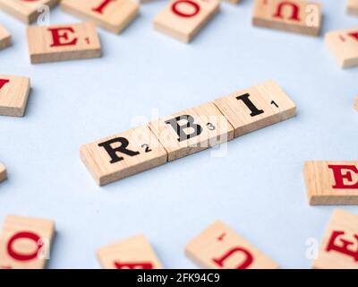 Assam, india - 30 de marzo de 2021 : Word RBI escrito en cubos de madera imagen de stock.