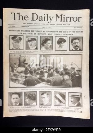 La portada del diario Daily Mirror (réplica) del 17th de abril de 1912 tras el hundimiento del RMS Titanic. Foto de stock