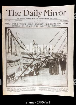 La portada del diario Daily Mirror (réplica), que se centra en los números de las lanchas elevadoras a partir del 19th de abril de 1912 tras el hundimiento del RMS Titanic. Foto de stock
