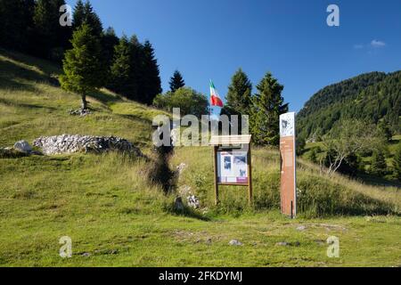 Trincheras de la primera Guerra Mundial cerca de Monte Grappa, Provincia de Treviso, Región del Véneto, Italia