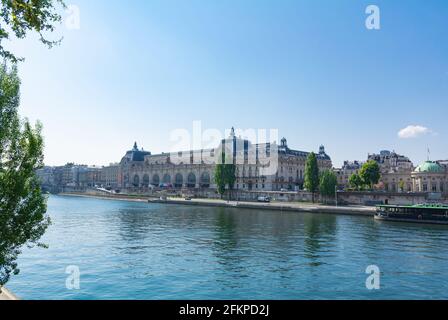 Musée d'Orsay, museo de Orsay visto desde el río sena, París, Francia Foto de stock