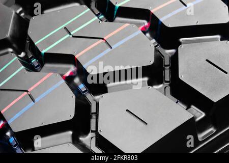 La banda de rodadura de una rueda de neumático nueva se cierra Foto de stock