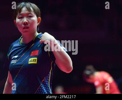 Xinxiang, provincia china de Henan. 5th de mayo de 2021. Zhu Yuling reacciona durante la cuarta final de las mujeres individuales contra Liu Shiwen en los ensayos de Grand Smashes y Simulación Olímpica del WTT (World Table Tennis) de 2021 en Xinxiang, provincia central de Henan en China, el 5 de mayo de 2021. Crédito: Li JianAn/Xinhua/Alamy Live News Foto de stock